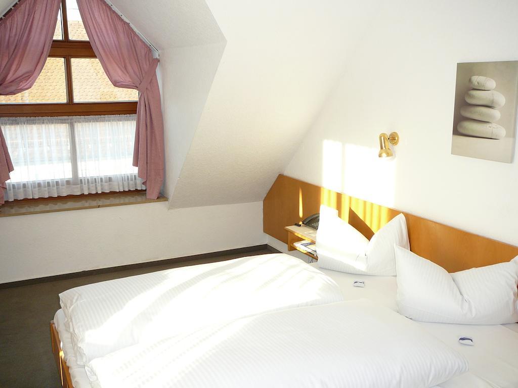 Hotel Garni Schmid Neu-Ulm Oda fotoğraf