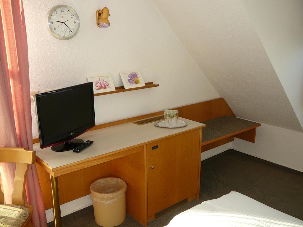 Hotel Garni Schmid Neu-Ulm Oda fotoğraf