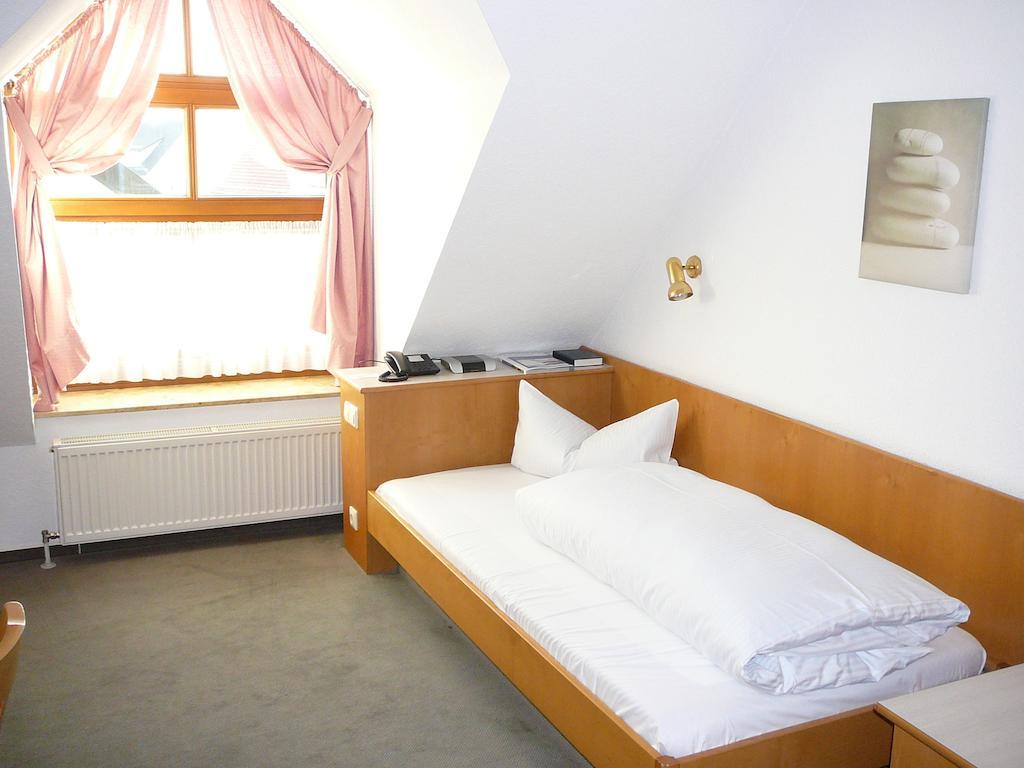 Hotel Garni Schmid Neu-Ulm Oda fotoğraf