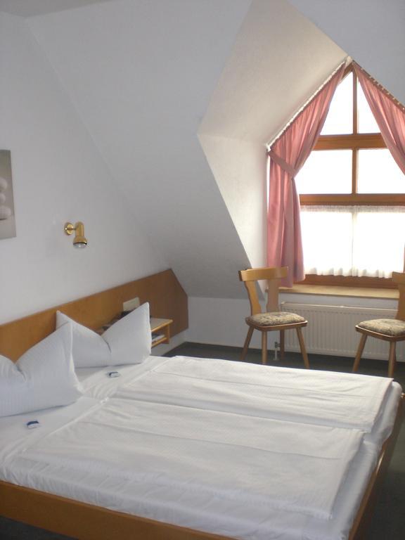 Hotel Garni Schmid Neu-Ulm Oda fotoğraf